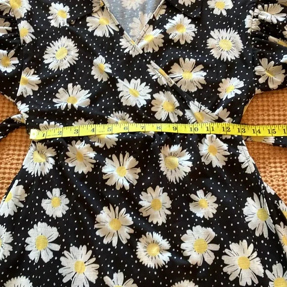 🌼Size 2 Super cute black w/white & yellow daisies & white dots maternity dress - Picture 14 of 15